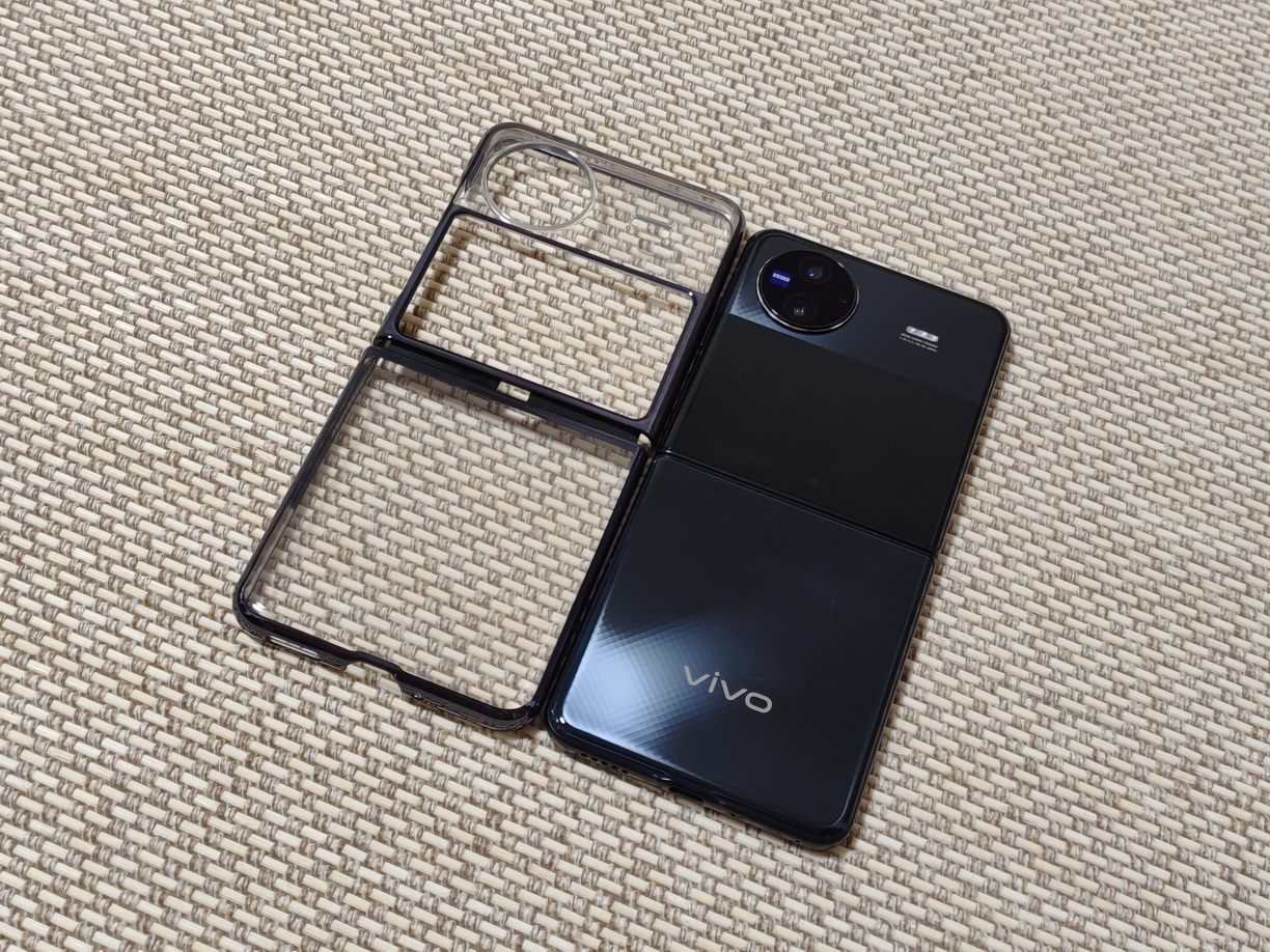 钻黑“翻盖”折叠机 vivo X Flip来了 - 第1张 - 智趣东西 钻黑“翻盖”折叠机 vivo X Flip来了 - 第1张