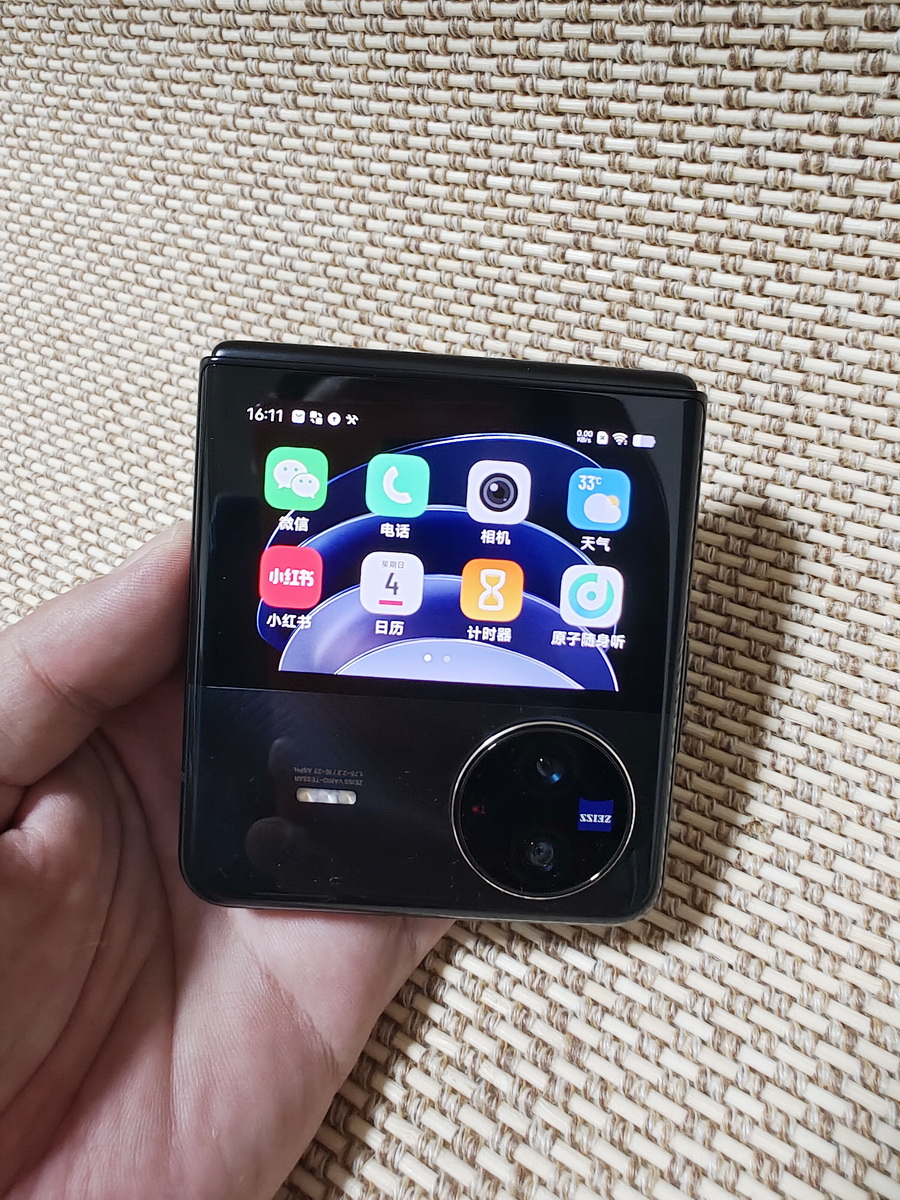 钻黑“翻盖”折叠机 vivo X Flip来了 - 第10张 - 智趣东西 钻黑“翻盖”折叠机 vivo X Flip来了 - 第10张