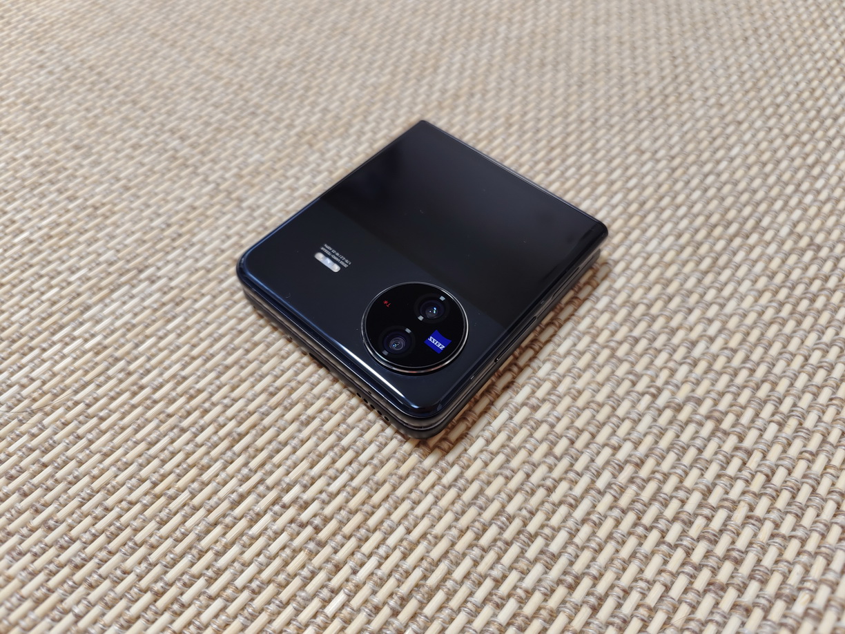 钻黑“翻盖”折叠机 vivo X Flip来了 - 第12张 - 智趣东西 钻黑“翻盖”折叠机 vivo X Flip来了 - 第12张