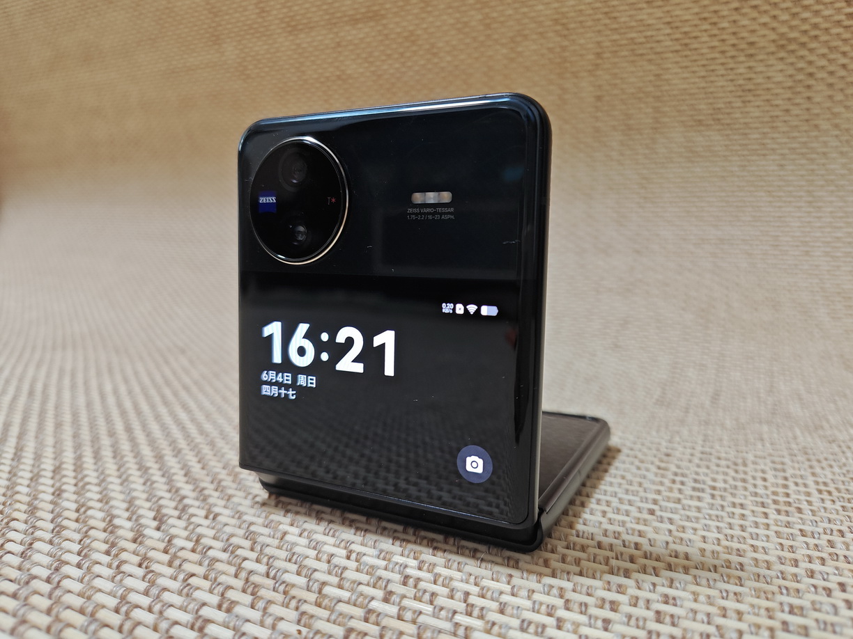 钻黑“翻盖”折叠机 vivo X Flip来了 - 第16张 - 智趣东西 钻黑“翻盖”折叠机 vivo X Flip来了 - 第16张