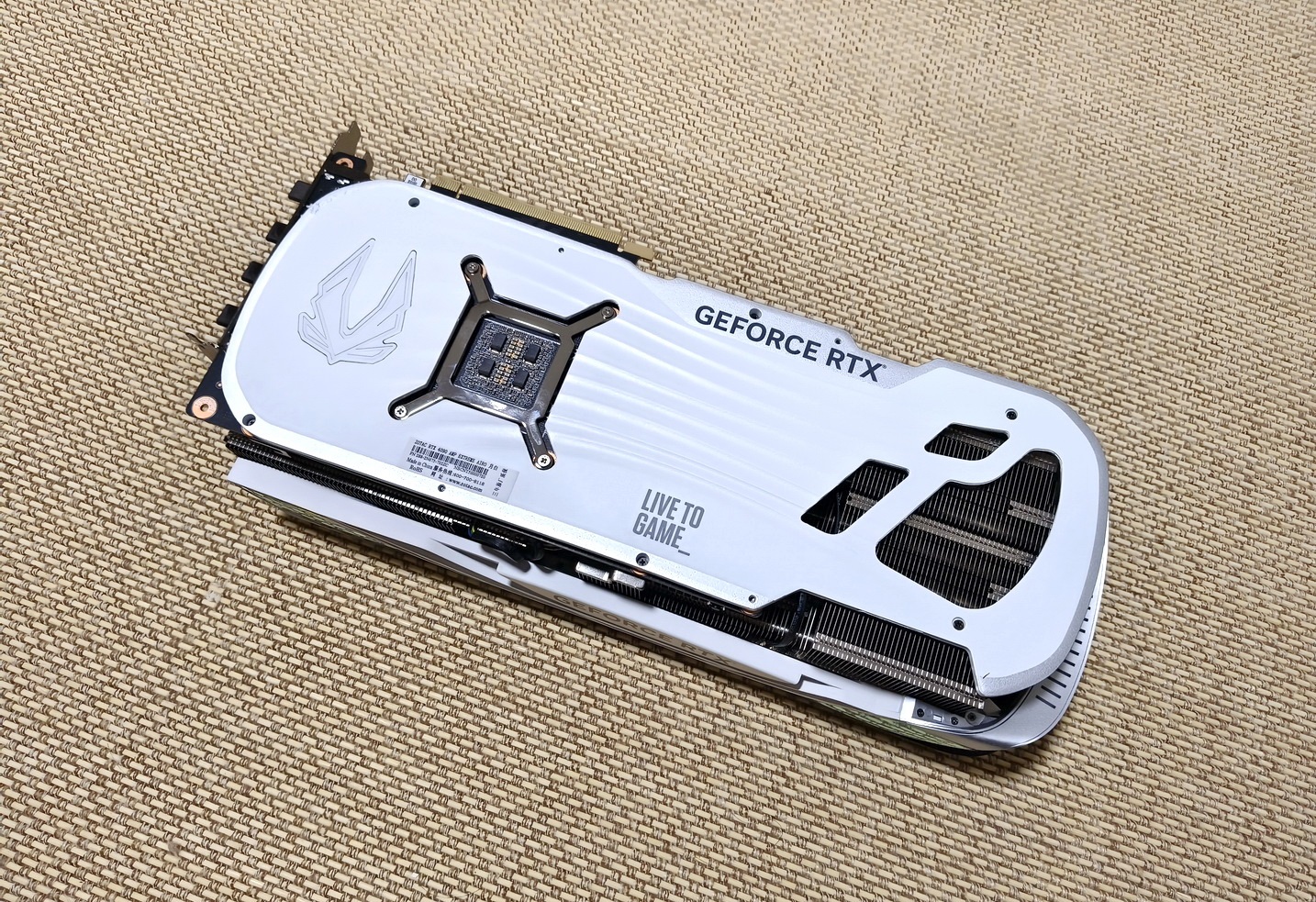 最强游戏PC来了 索泰RTX 4090 AMP月白+i7 14700K的那点事 - 第4张 - 智趣东西 最强游戏PC来了 索泰RTX 4090 AMP月白+i7 14700K的那点事 - 第4张