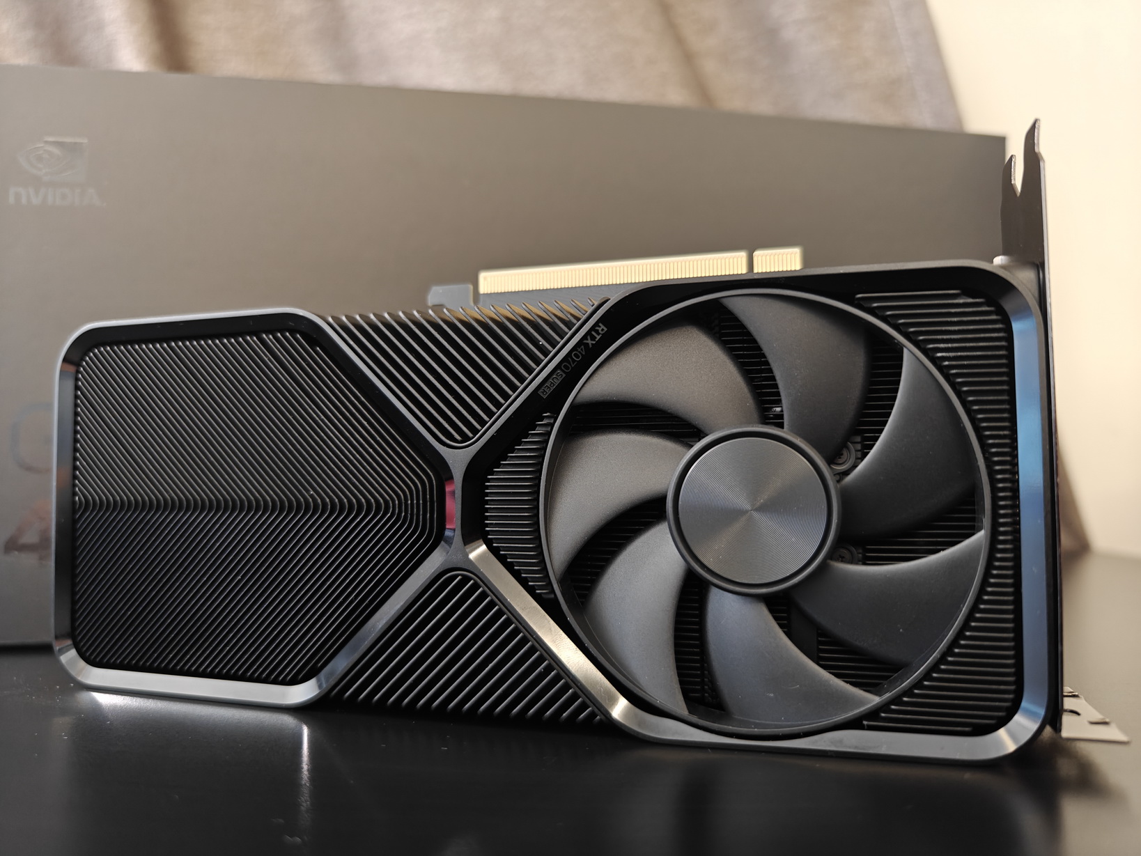 最有诚意的升级 GeForce RTX 4070 SUPER测试 - 第4张 - 智趣东西 最有诚意的升级 GeForce RTX 4070 SUPER测试 - 第4张