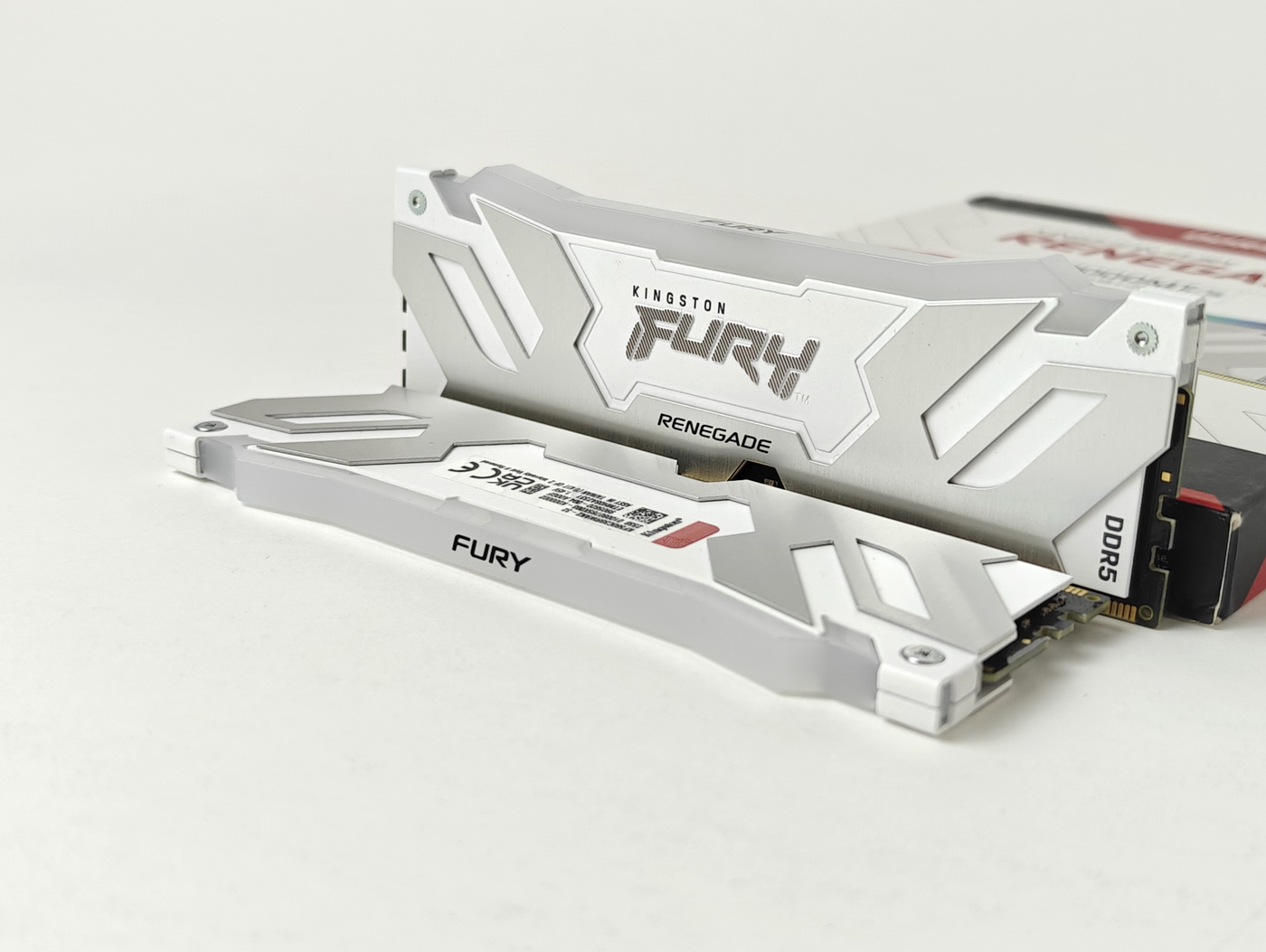 满足你对内存的全部幻想!金士顿FURY叛逆者DDR5 8000 RGB内存试用 - 第4张 - 智趣东西 满足你对内存的全部幻想!金士顿FURY叛逆者DDR5 8000 RGB内存试用 - 第4张