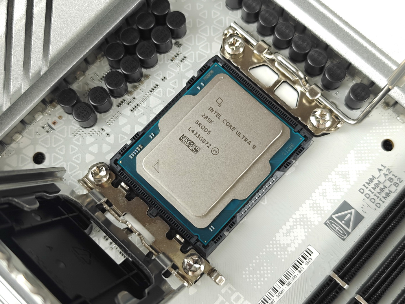 Intel酷睿Ultra 200S第一击!ROG Strix Z890-A Gaming WiFi 吹雪首发评测 - 第9张 - 智趣东西 Intel酷睿Ultra 200S第一击!ROG Strix Z890-A Gaming WiFi 吹雪首发评测 - 第9张