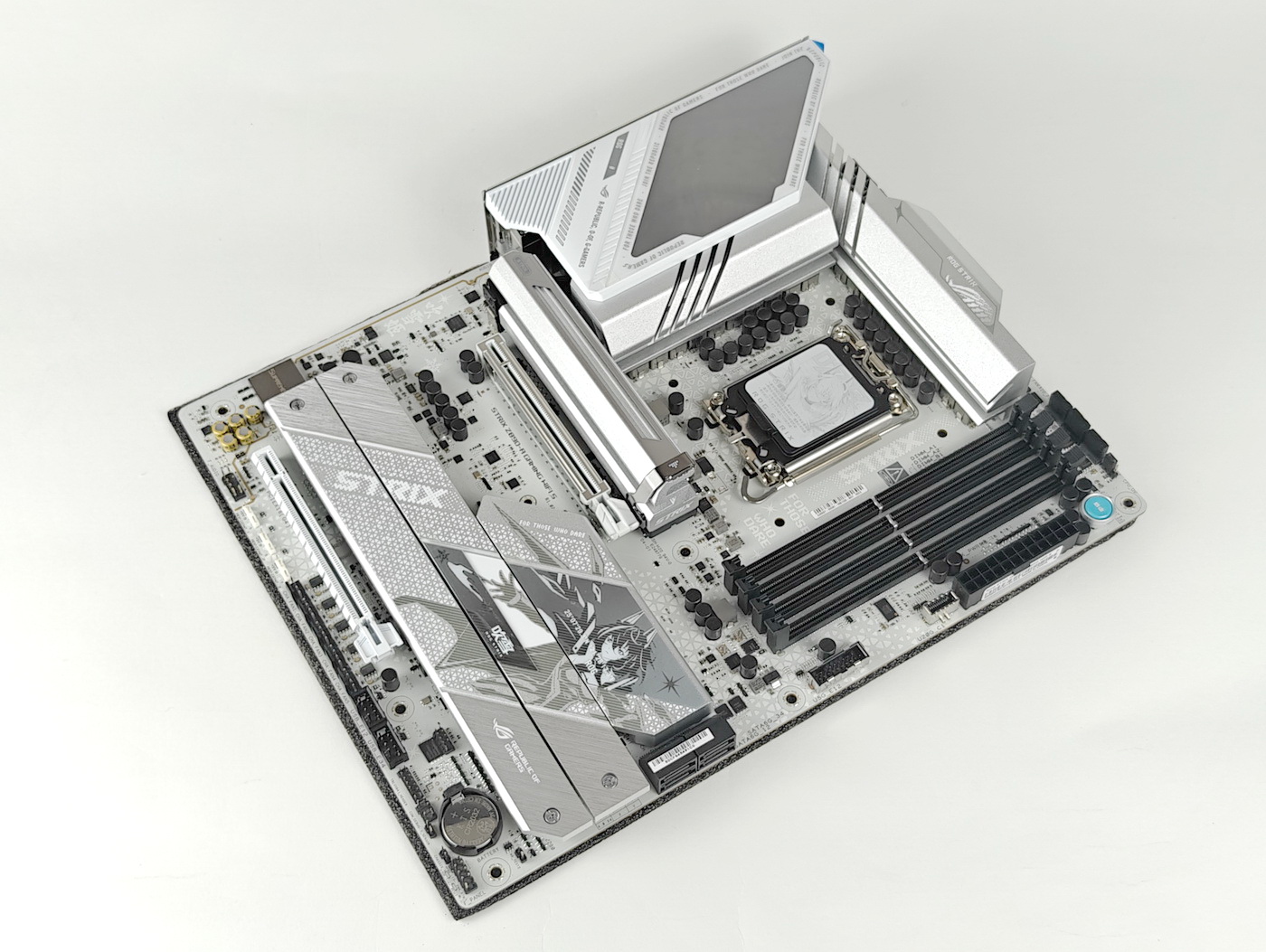 零距离解禁!ROG Strix Z890-A Gaming WiFi 吹雪主板来了 - 第4张 - 智趣东西 零距离解禁!ROG Strix Z890-A Gaming WiFi 吹雪主板来了 - 第4张