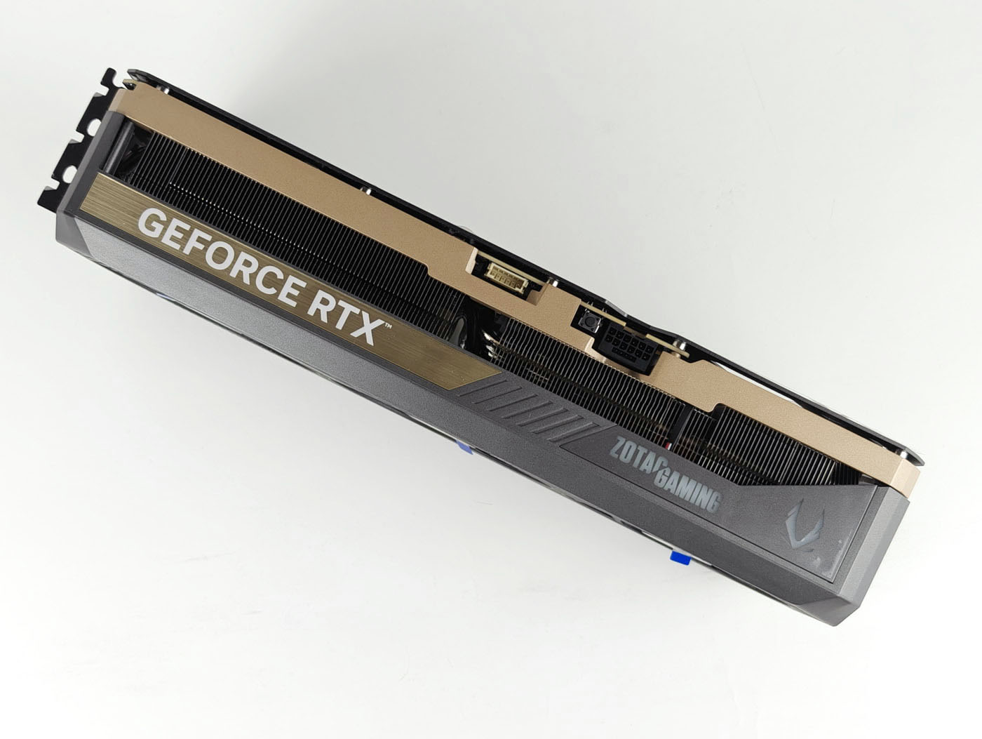 强到没朋友 索泰GeForce RTX 5090 D SOLID OC试用 - 第2张 - 智趣东西 强到没朋友 索泰GeForce RTX 5090 D SOLID OC试用 - 第2张