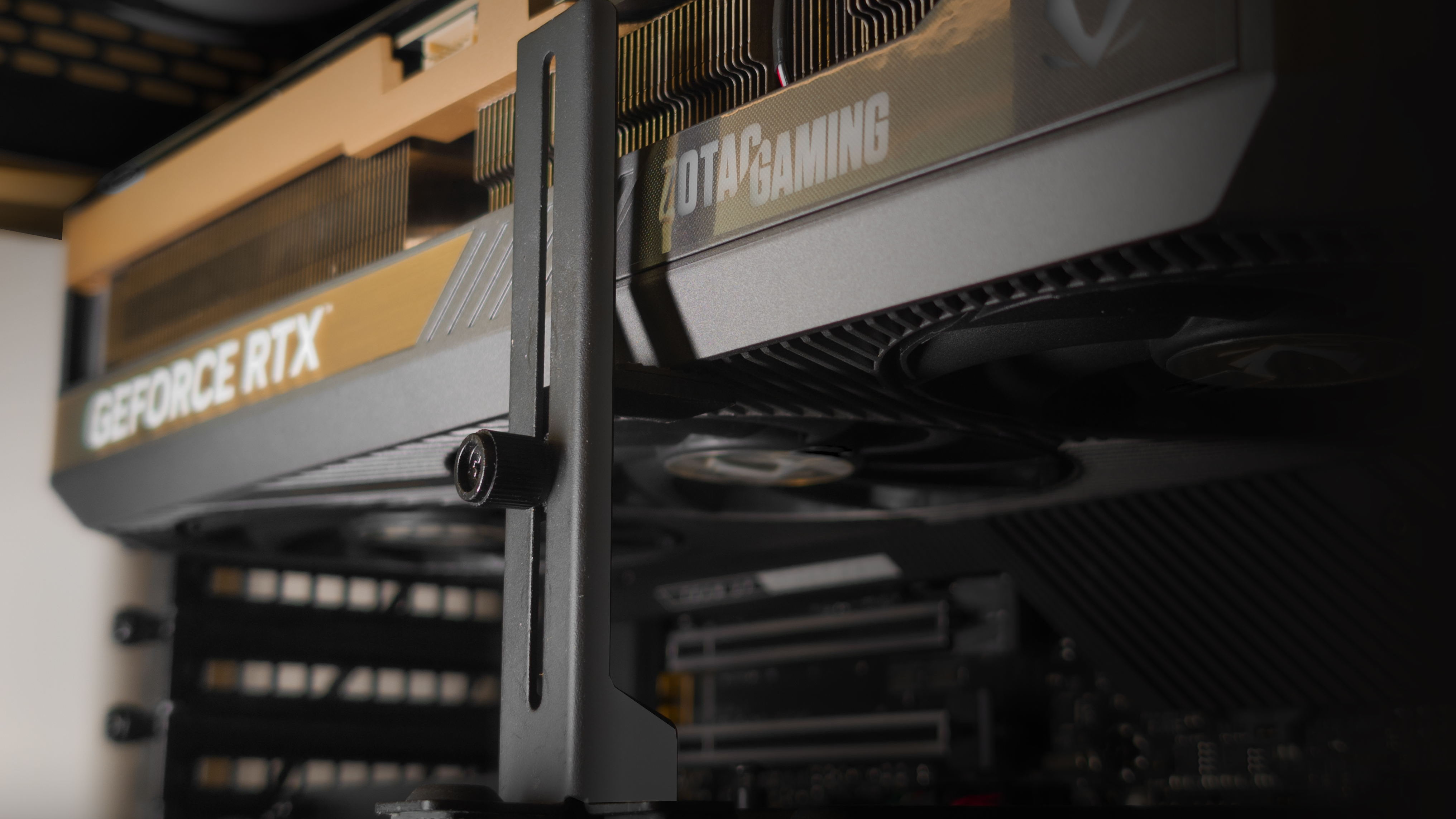 强到没朋友 索泰GeForce RTX 5090 D SOLID OC试用 - 第4张 - 智趣东西 强到没朋友 索泰GeForce RTX 5090 D SOLID OC试用 - 第4张