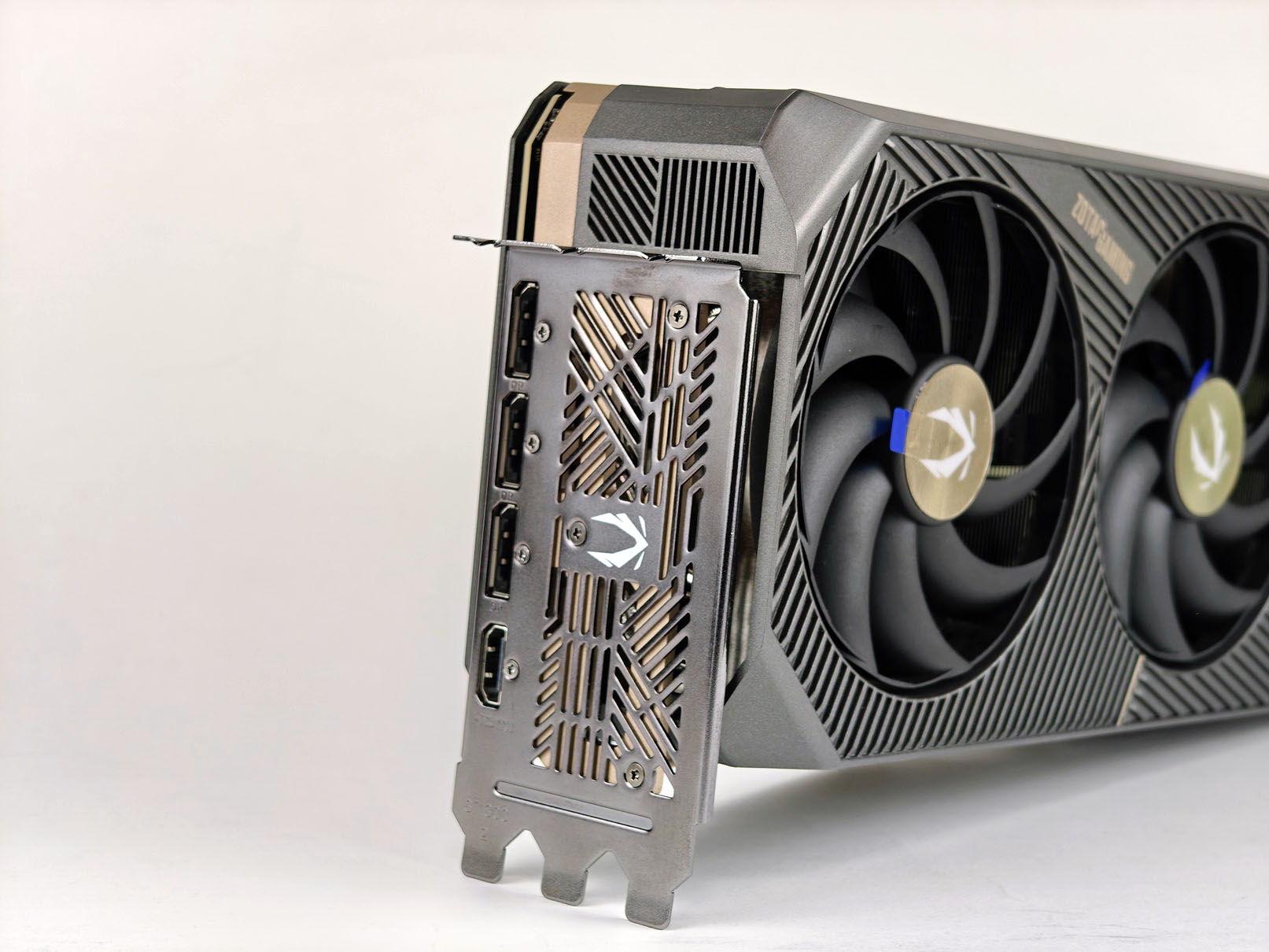 强到没朋友 索泰GeForce RTX 5090 D SOLID OC试用 - 第10张 - 智趣东西 强到没朋友 索泰GeForce RTX 5090 D SOLID OC试用 - 第10张
