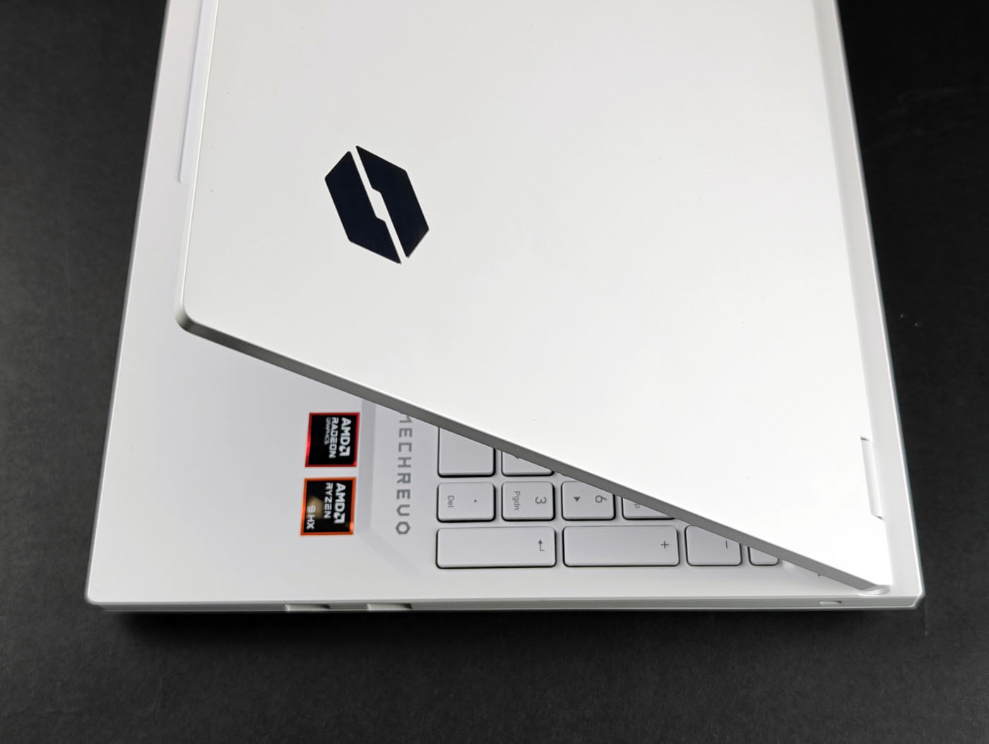性能终结者AMD 锐龙9 9955HX!机械革命蛟龙16 Pro 2025笔记本测试 - 第3张 - 智趣东西 性能终结者AMD 锐龙9 9955HX!机械革命蛟龙16 Pro 2025笔记本测试 - 第3张