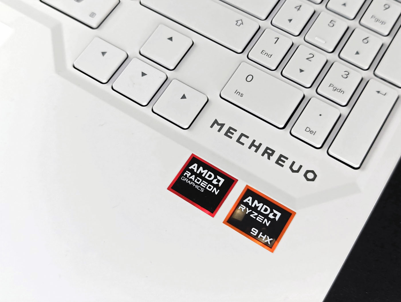 性能终结者AMD 锐龙9 9955HX!机械革命蛟龙16 Pro 2025笔记本测试 - 第4张 - 智趣东西 性能终结者AMD 锐龙9 9955HX!机械革命蛟龙16 Pro 2025笔记本测试 - 第4张