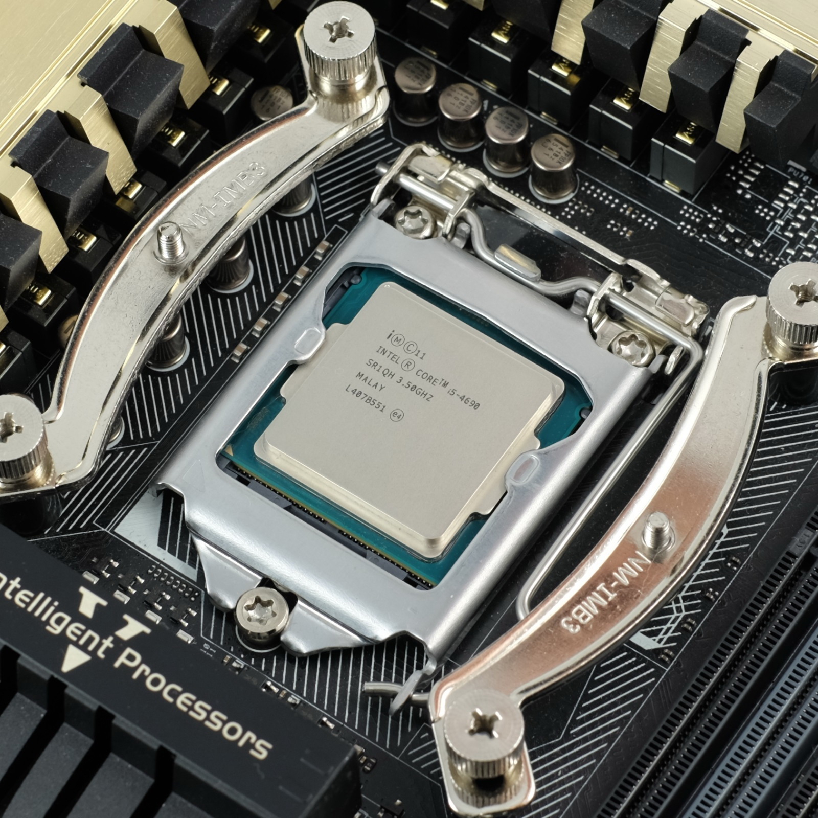 Intel酷睿Ultra 300倒计时 主打能耗比性能再高10%! - 第2张 - 智趣东西 Intel酷睿Ultra 300倒计时 主打能耗比性能再高10%! - 第2张