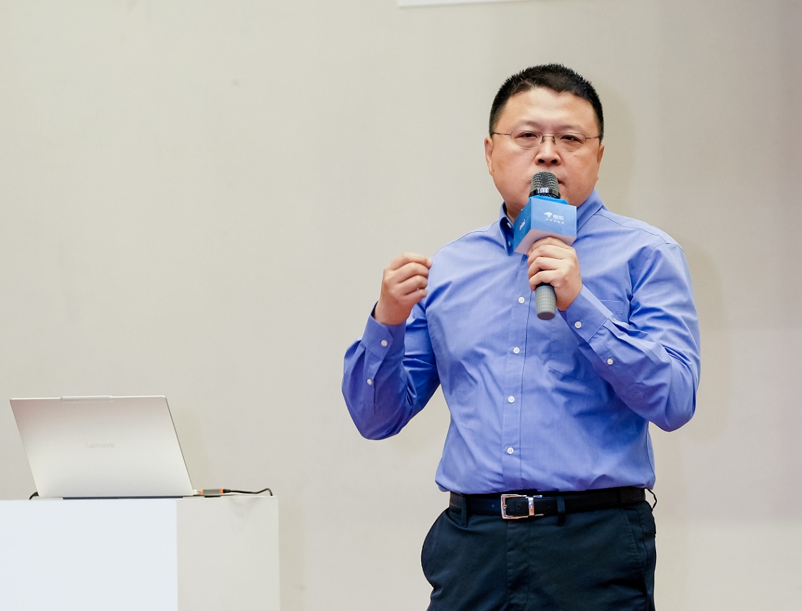 拥抱AI PC:英特尔联手微软、京东,以智能科技点亮校园生活 - 第1张 - 智趣东西 拥抱AI PC:英特尔联手微软、京东,以智能科技点亮校园生活 - 第1张