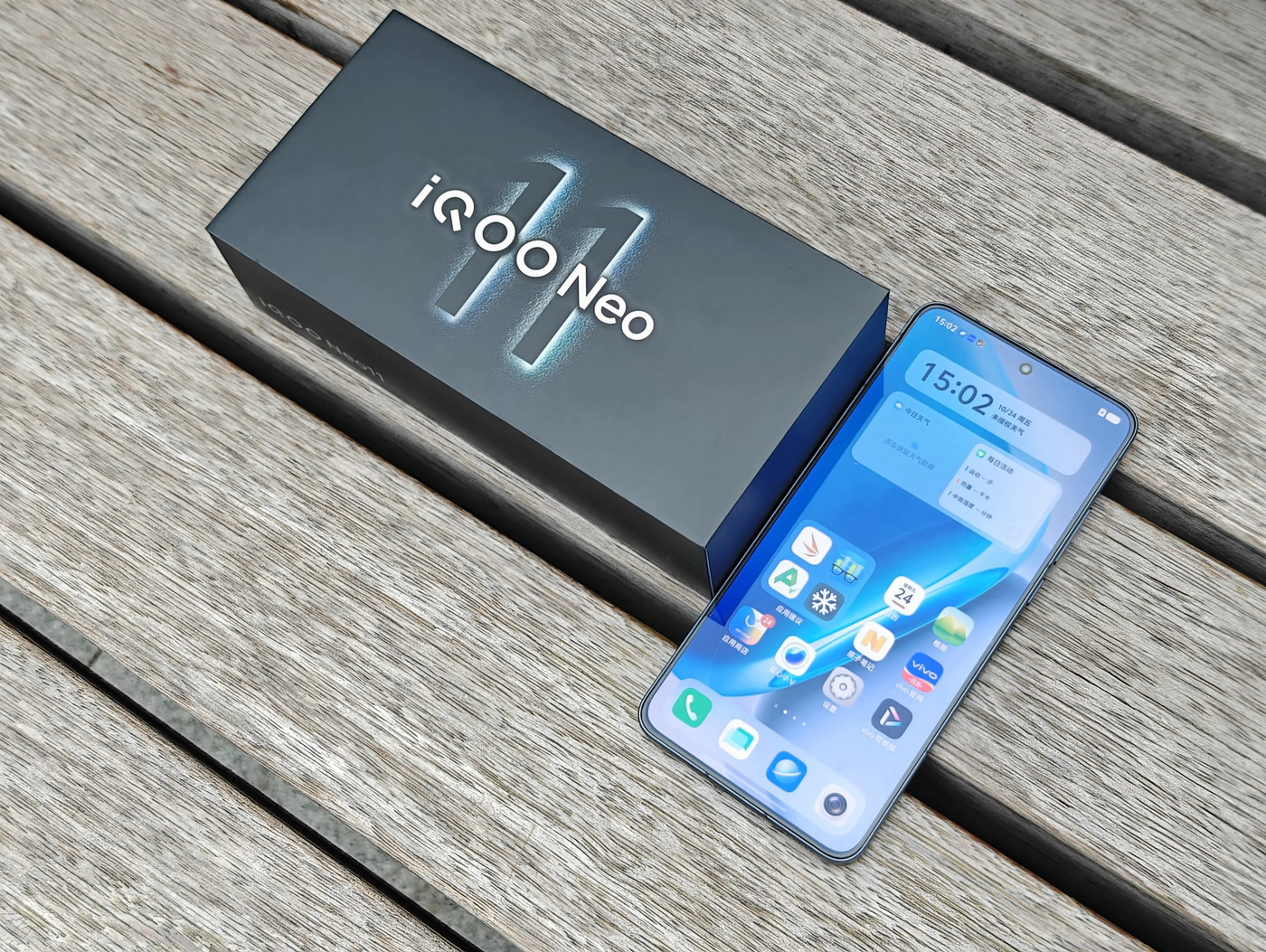 2K屏同档高配！ 双芯iQOO Neo11电竞手机初体验