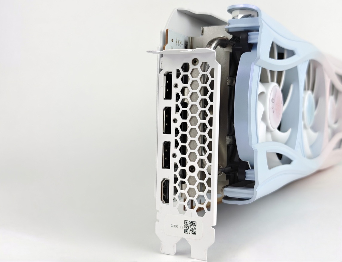 盈通樱瞳水着RX 9070 XT 16GB:在RTX 5070 Ti高涨时,把真正的性价比拉回了现实 - 第5张 - 智趣东西 盈通樱瞳水着RX 9070 XT 16GB:在RTX 5070 Ti高涨时,把真正的性价比拉回了现实 - 第5张