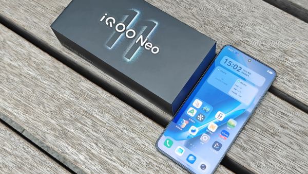 2K屏同档高配！ 双芯iQOO Neo11电竞手机初体验
