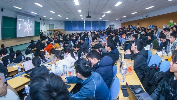 “春雨赋智 共筑未来” AMD春雨计划走进北京大学、北京交通大学，以全栈式AI解决方案赋能AI学习与创新
