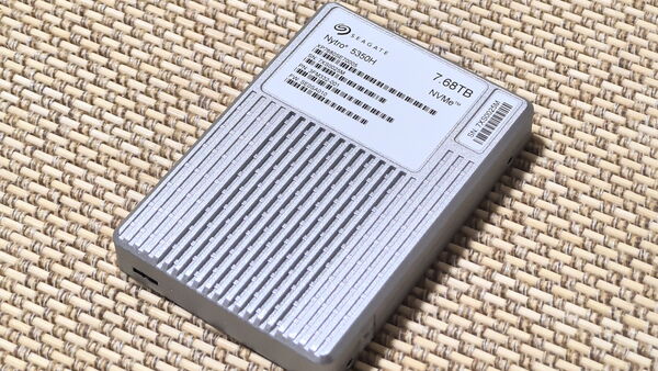 1年了，一个能打的都没有！ 希捷雷霆5350H 7.68TB企业级固态硬盘