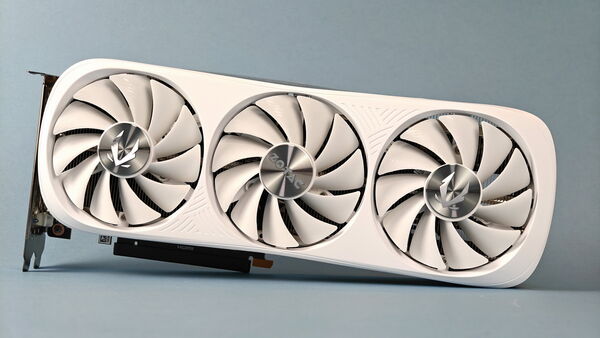 解禁日首测！索泰RTX 4080 SUPER-16GB TRINITY OC月白显卡