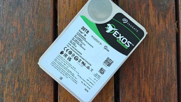 魔彩盒制霸存储！希捷银河Exos M 30TB硬盘首测
